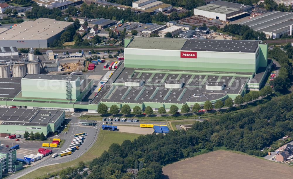 Aerial photograph Gütersloh - Building and production halls on the premises of Miele Vertriebsgesellschaft Deutschland KG on Carl-Miele-Strasse in the district Spexard in Guetersloh in the state North Rhine-Westphalia, Germany