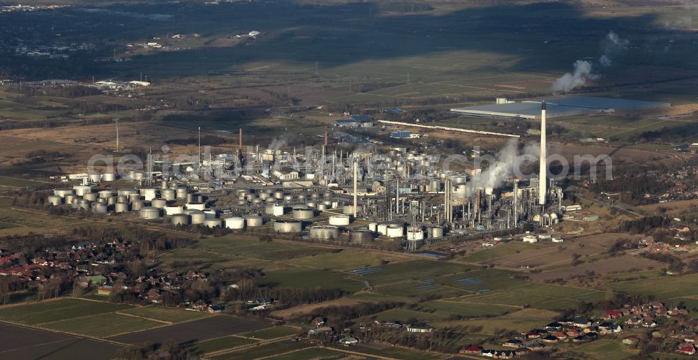 Hemmingstedt from above - Refinery equipment and management systems on the factory premises of the mineral oil producer Heide Refinery GmbH in Hemmingstedt in Schleswig-Holstein