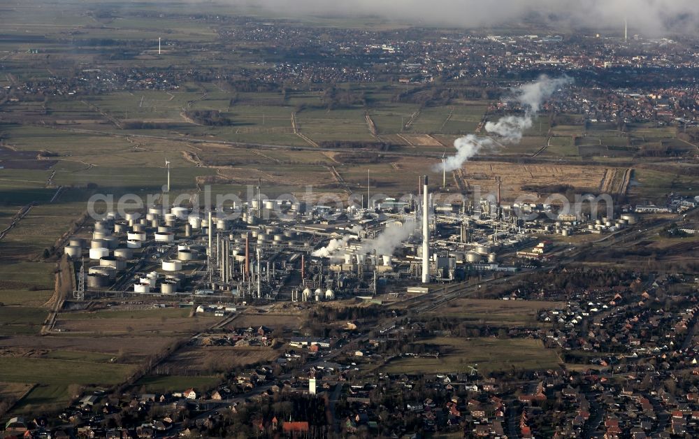 Aerial image Hemmingstedt - Refinery equipment and management systems on the factory premises of the mineral oil producer Heide Refinery GmbH in Hemmingstedt in Schleswig-Holstein