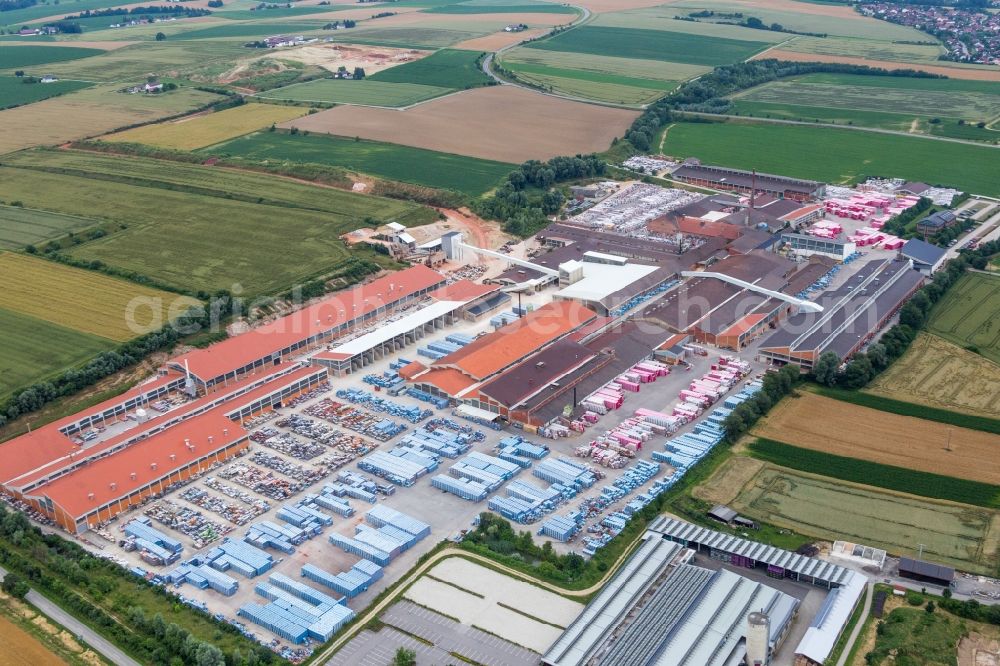 Aerial image Marklkofen - Building and production halls on the premises of Moeding Keramikfassaden GmbH in Marklkofen in the state Bavaria, Germany