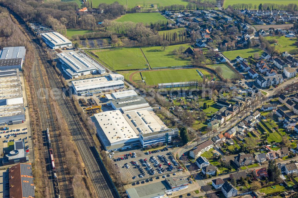 Aerial photograph Holzwickede - Building and production halls on the premises of Montanhydraulik GmbH on Bahnhofstrasse in Holzwickede in the state North Rhine-Westphalia, Germany