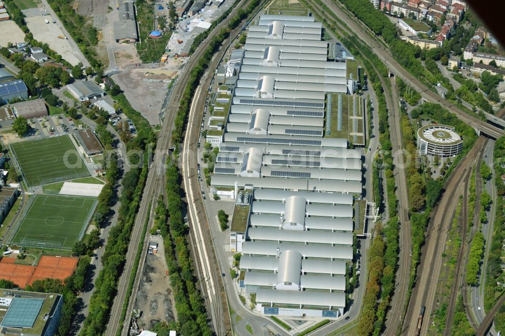 Aerial image Stuttgart - Building and production halls on the premises Cannstadt of Mercedes Benz AG in Stuttgart in the state Baden-Wuerttemberg