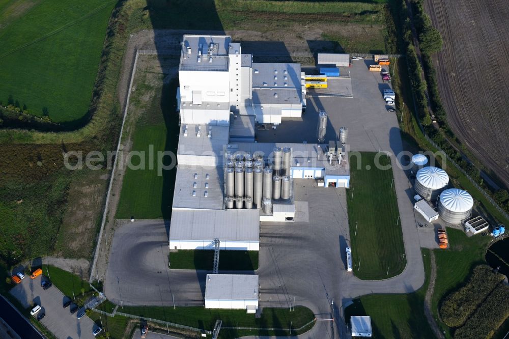 Neumünster from the bird's eye view: Building and production halls on the premises of MTW Milchtrockenwerk Norddeutschland GmbH on Donaubogen in Neumuenster in the state Schleswig-Holstein, Germany