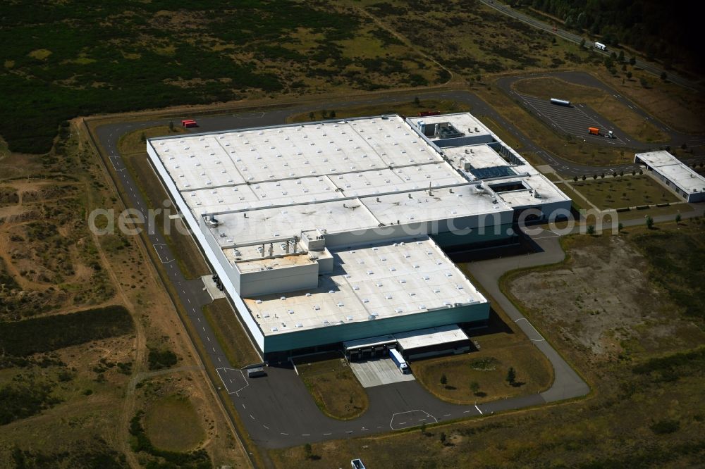 Aerial photograph Schwerin - Building and production halls on the premises of Nestle Deutschland AG on Faehrweg in Schwerin in the state Mecklenburg - Western Pomerania, Germany