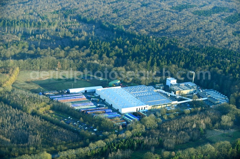 Aumühle from above - Building and production halls on the premises of Nestle Waters Deutschland Aktiengesellschaft in Aumuehle in the state Schleswig-Holstein, Germany