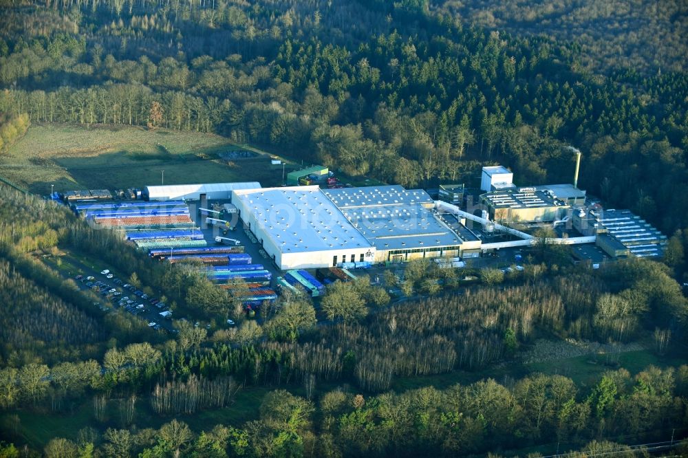 Aerial photograph Aumühle - Building and production halls on the premises of Nestle Waters Deutschland Aktiengesellschaft in Aumuehle in the state Schleswig-Holstein, Germany