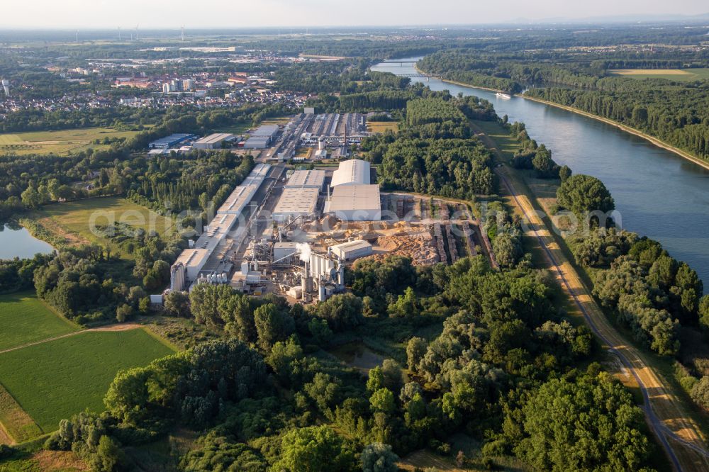 Aerial photograph Germersheim - Building and production halls on the premises of Nolte Holzwerkstoff GmbH & Co. KG in Germersheim in the state Rhineland-Palatinate, Germany