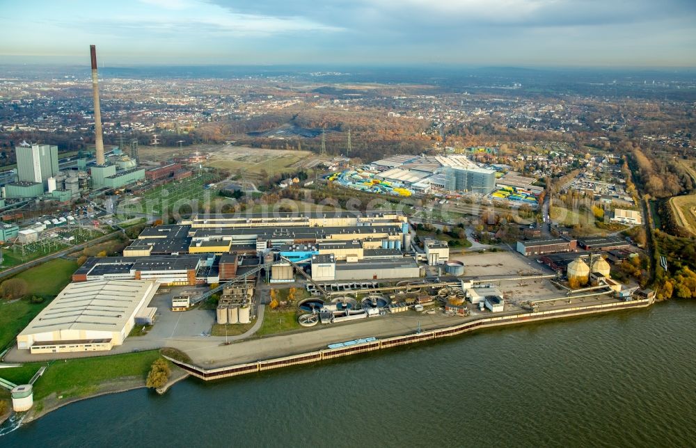 Aerial image Duisburg - Building and production halls on the premises of Norske Skog Walsum GmbH in the district Walsum in Duisburg in the state North Rhine-Westphalia