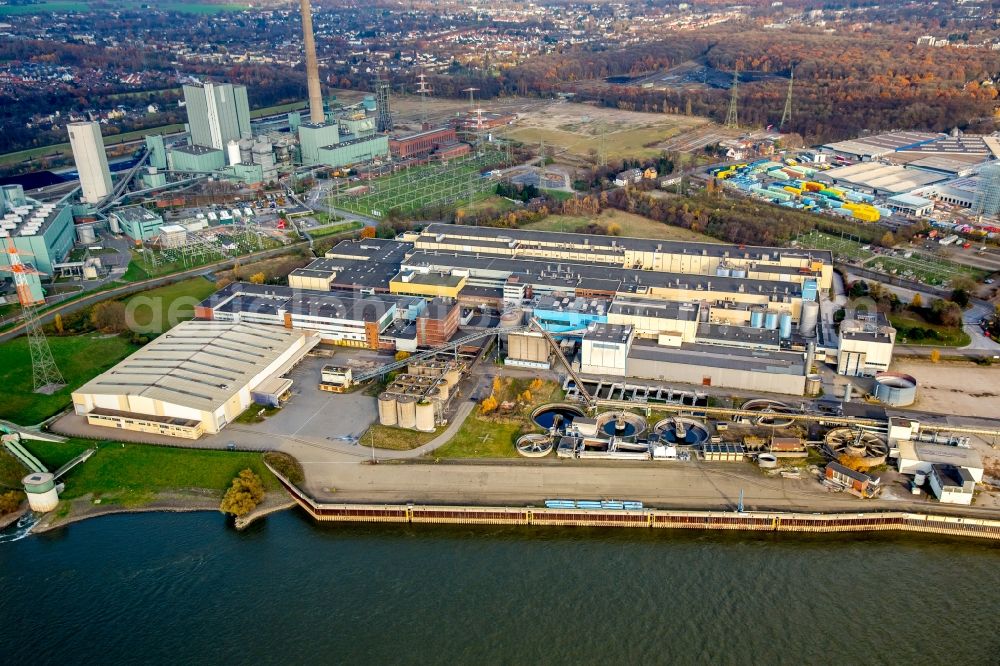 Aerial photograph Duisburg - Building and production halls on the premises of Norske Skog Walsum GmbH in the district Walsum in Duisburg in the state North Rhine-Westphalia