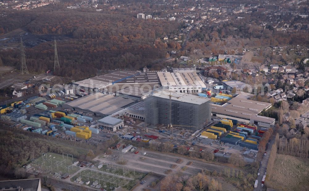 Duisburg from the bird's eye view: Building and production halls on the premises of Norske Skog Walsum GmbH in the district Walsum in Duisburg in the state North Rhine-Westphalia