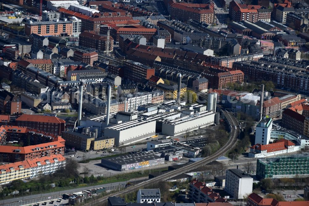 Kopenhagen from the bird's eye view: Building and production halls on the premises of Novozymes A/S Fuglebakken in Copenhagen in Denmark