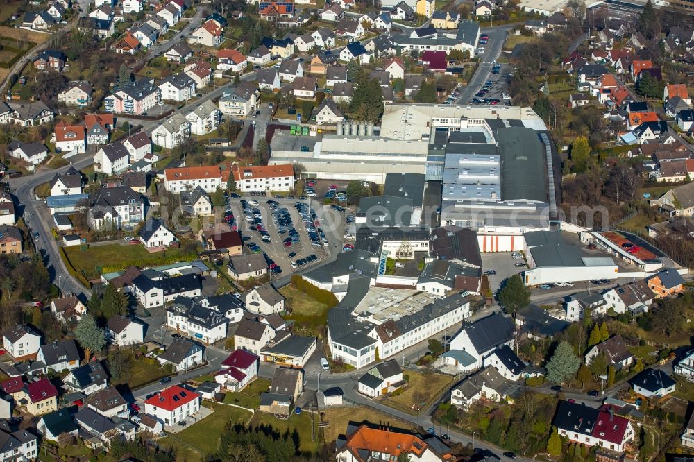 Aerial photograph Menden (Sauerland) - Building and production halls on the premises of OBO Bettermann Holding GmbH & Co. KG on Hueingser Ring in the district Hueingsen in Menden (Sauerland) in the state North Rhine-Westphalia, Germany