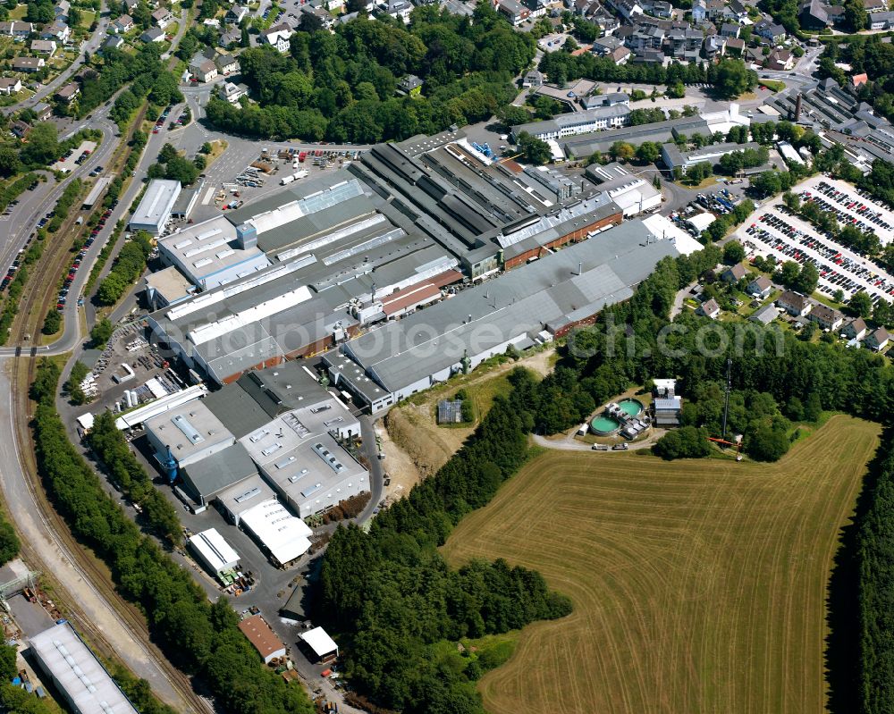 Aerial photograph Meinerzhagen - Building and production halls on the premises OTTO FUCHS Kommanditgesellschaft on Derschlager Strasse in Meinerzhagen in the state North Rhine-Westphalia, Germany