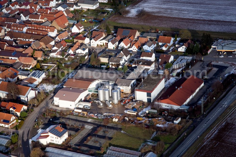 Aerial image Hochstadt (Pfalz) - Building and production halls on the premises of the Otto Pressler wine cellar in Hochstadt (Pfalz) in the state Rhineland-Palatinate, Germany