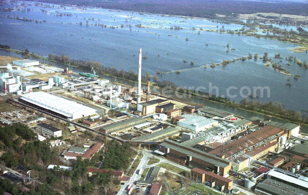 Aerial photograph Schwedt / Oder - Werksgelände der Papier Recycling Schwedt GmbH an der Kuhlheide 34 in 16303 Schwedt / Oder. Tel.: 0332-253477 11.03.02