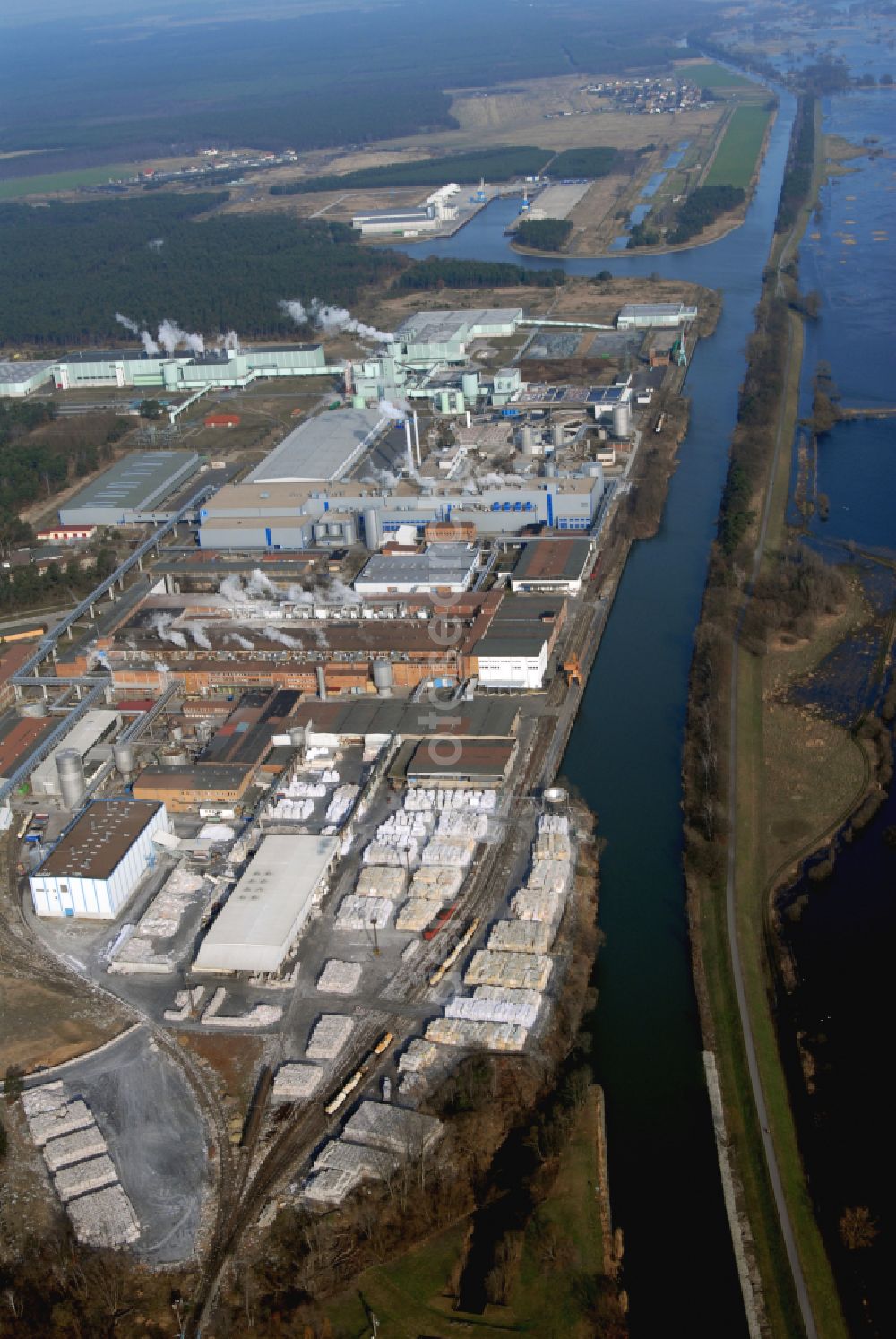 Aerial image Schwedt/Oder - Buildings and production halls on the paper factory premisesof LEIPA Georg Leinfelder GmbH on street Kuhheide in the district Vierraden in Schwedt/Oder in the Uckermark in the state Brandenburg, Germany