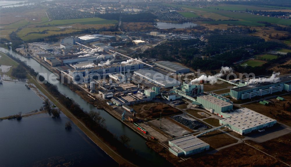 Aerial photograph Schwedt/Oder - Buildings and production halls on the paper factory premisesof LEIPA Georg Leinfelder GmbH on street Kuhheide in the district Vierraden in Schwedt/Oder in the Uckermark in the state Brandenburg, Germany