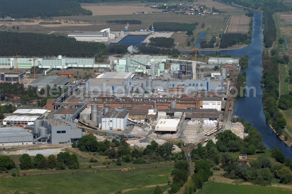 Schwedt/Oder from above - Buildings and production halls on the paper factory premisesof LEIPA Georg Leinfelder GmbH on street Kuhheide in the district Vierraden in Schwedt/Oder in the Uckermark in the state Brandenburg, Germany