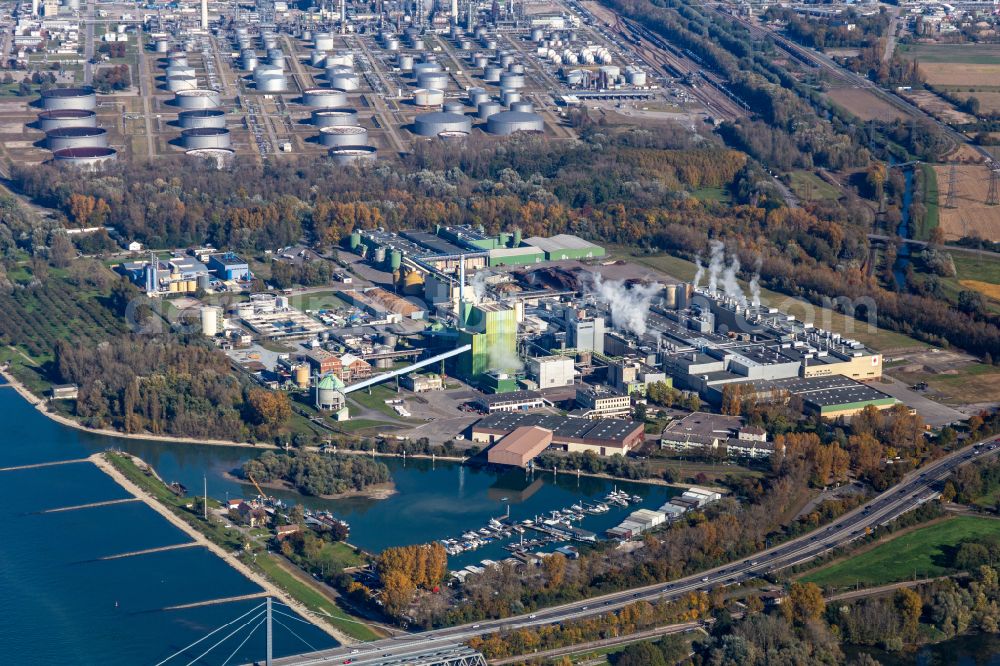 Aerial photograph Karlsruhe - Building and production halls on the premises of Papierfabrik Stora Enso on the Rhine river on street Mitscherlichstrasse in Karlsruhe in the state Baden-Wurttemberg, Germany