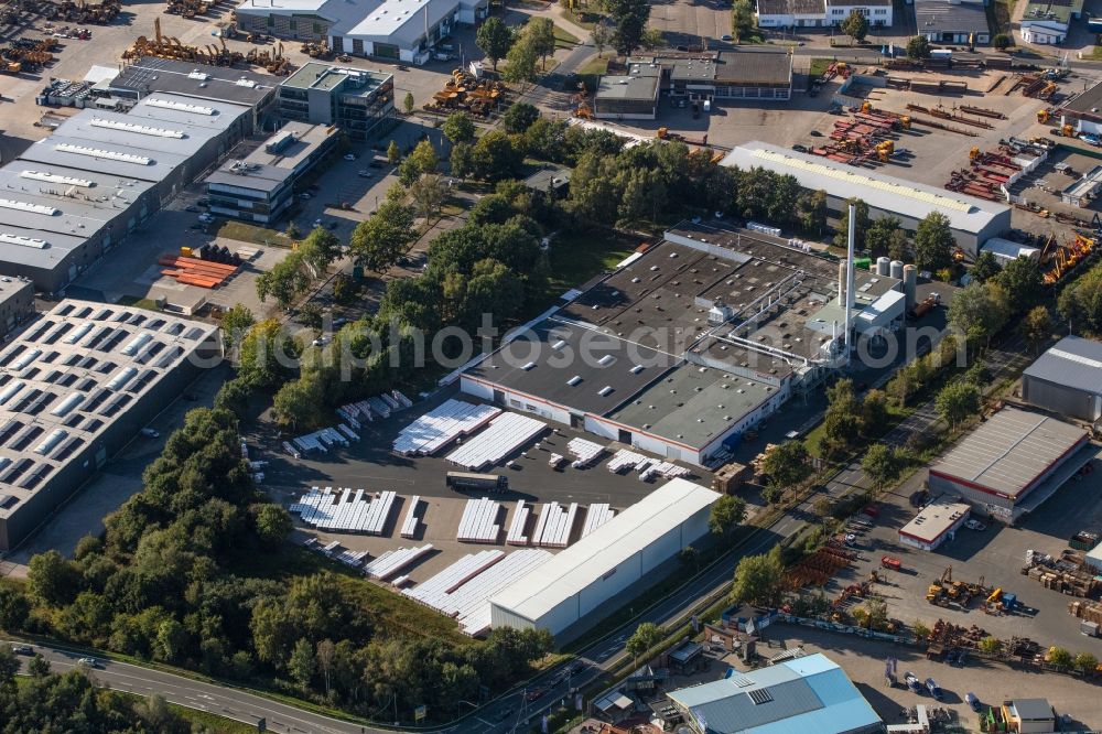 Achim from above - Building and production halls on the premises Paul Bauder GmbH & Co. KG (Werk Achim) along Zeppelinstrasse in Achim in the state Lower Saxony, Germany