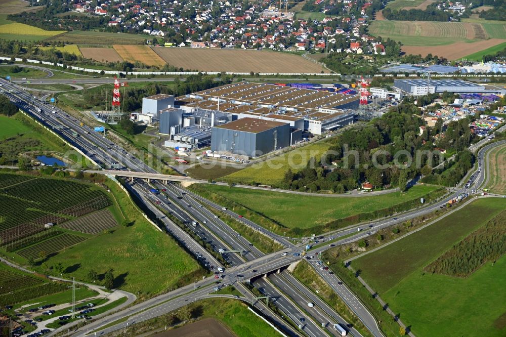 München from the bird's eye view: Building and production halls on the premises of the brewery Paulaner Brauerei in the district Lochhausen in Munich in the state Bavaria, Germany