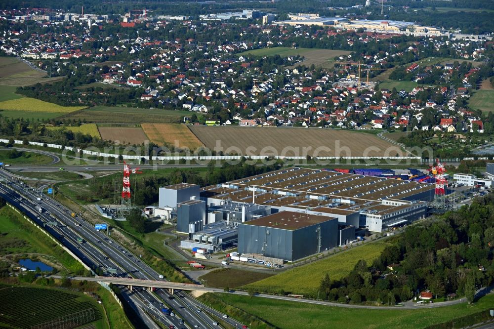 Aerial image München - Building and production halls on the premises of the brewery Paulaner Brauerei in the district Lochhausen in Munich in the state Bavaria, Germany