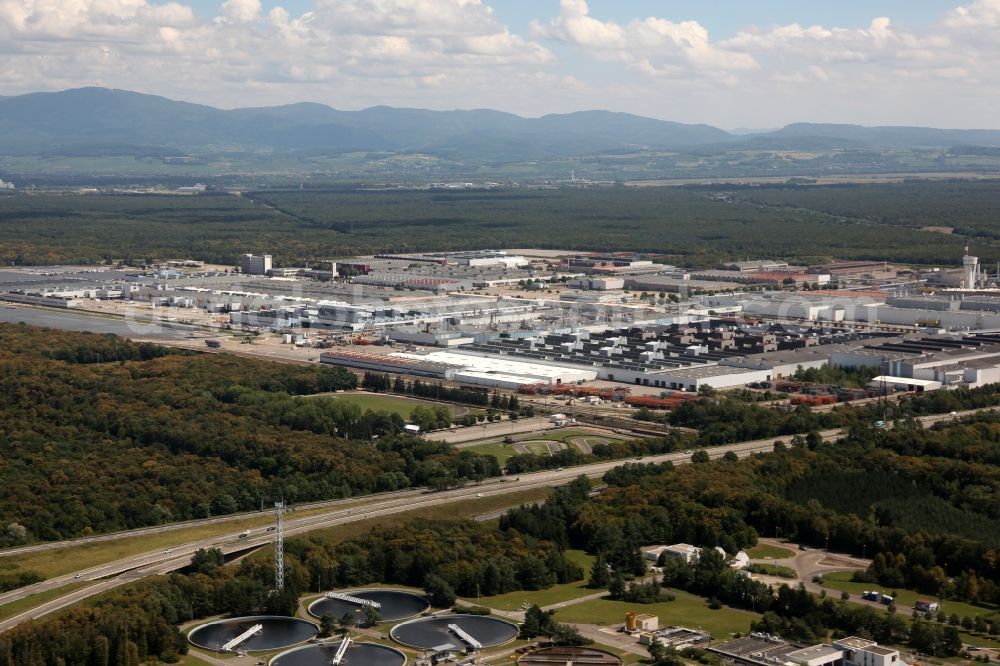 Aerial photograph Mulhouse, Mülhausen - Premises of the Peugeot factory in Mulhouse in the Alsace region of France