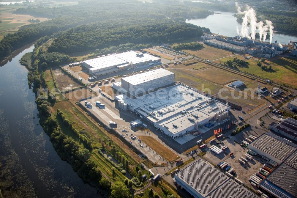 Wörth am Rhein from above - Building and production halls on the premises of Pfaelzer Erfrischungsgetraenke GmbH in Woerth am Rhein in the state Rhineland-Palatinate, Germany