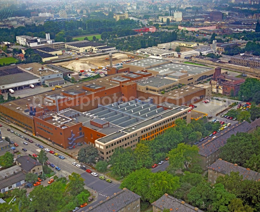 Aerial photograph Berlin - Building and production halls on the premises of Philip Morris Manufacturing GmbH on Neukoellnische Allee in the district Neukoelln in Berlin, Germany