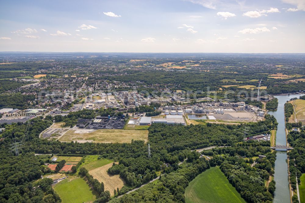 Aerial image Castrop-Rauxel - Building and production halls on the premises Philippine GmbH & Co. Daemmstoffsysteme KG on street Wartburg-Stiftung Eisenachstrasse in the district Bladenhorst in Castrop-Rauxel at Ruhrgebiet in the state North Rhine-Westphalia, Germany