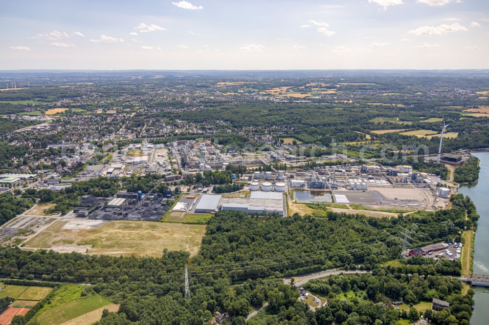 Aerial photograph Castrop-Rauxel - Building and production halls on the premises Philippine GmbH & Co. Daemmstoffsysteme KG on street Wartburg-Stiftung Eisenachstrasse in the district Bladenhorst in Castrop-Rauxel at Ruhrgebiet in the state North Rhine-Westphalia, Germany