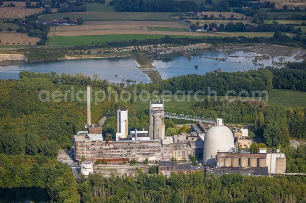 Beckum from the bird's eye view: Building and production halls on the premises of PHOENIX Zementwerke Krogbeumker Holding GmbH & Co. KG in Beckum in the state North Rhine-Westphalia, Germany