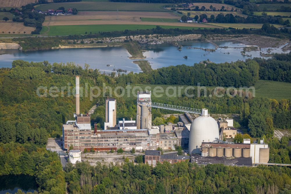 Aerial image Beckum - Building and production halls on the premises of PHOENIX Zementwerke Krogbeumker Holding GmbH & Co. KG in Beckum in the state North Rhine-Westphalia, Germany