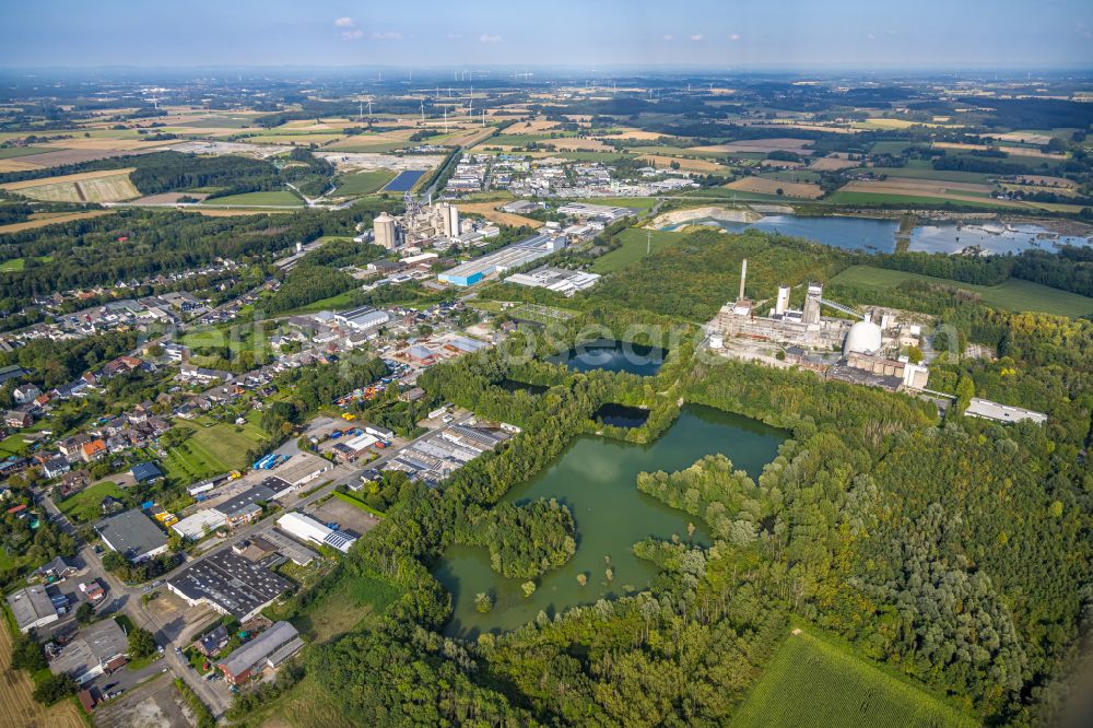 Beckum from above - Building and production halls on the premises of PHOENIX Zementwerke Krogbeumker Holding GmbH & Co. KG in Beckum in the state North Rhine-Westphalia, Germany