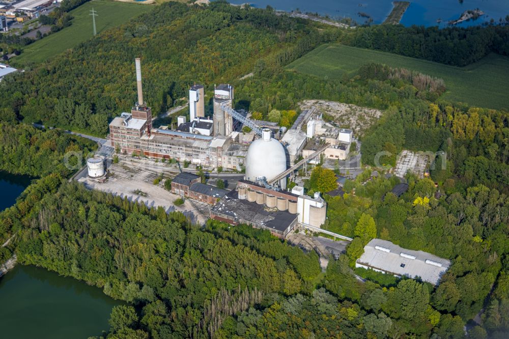 Beckum from the bird's eye view: Building and production halls on the premises of PHOENIX Zementwerke Krogbeumker Holding GmbH & Co. KG in Beckum in the state North Rhine-Westphalia, Germany