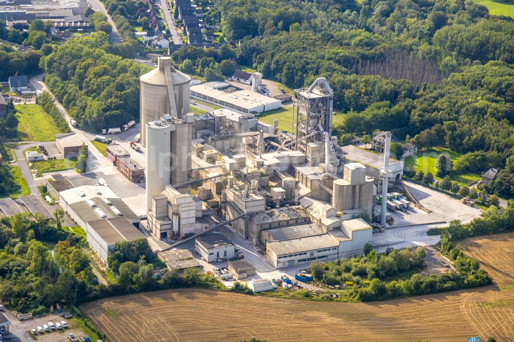 Aerial image Beckum - Building and production halls on the premises of PHOENIX Zementwerke Krogbeumker Holding GmbH & Co. KG in Beckum in the state North Rhine-Westphalia, Germany