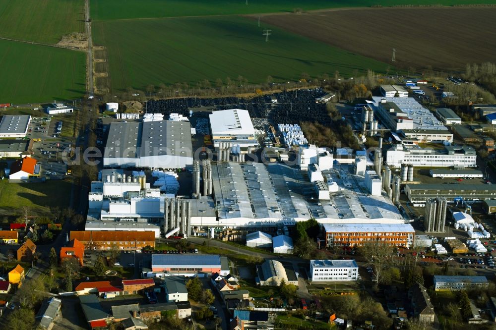 Aerial photograph Weißandt-Gölzau - Building and production halls on the premises of POLIFILM GmbH in Weissandt-Goelzau in the state Saxony-Anhalt, Germany