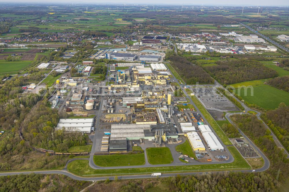 Hamm from above - Building and production halls on the premises of Du Pont de Nemours (Deutschland) GmbH Frielinghauser Strasse in the district Norddinker in Hamm in the state North Rhine-Westphalia