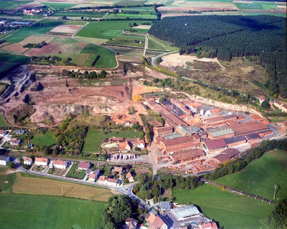 Aerial photograph Langenzenn - Building and production halls on the premises Produktionsgelaende Ziegelwerk in Langenzenn in the state Bavaria, Germany