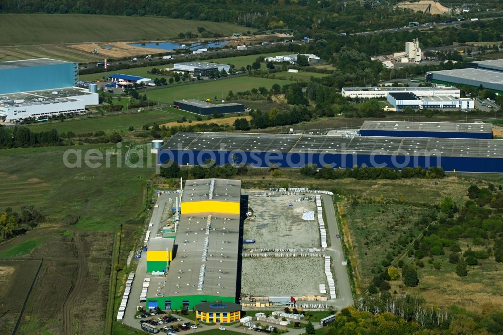 Magdeburg from the bird's eye view: Building and production halls on the premises Quartzforms S.p.a. on Burger Strasse in the district Gewerbegebiet Nord in Magdeburg in the state Saxony-Anhalt, Germany