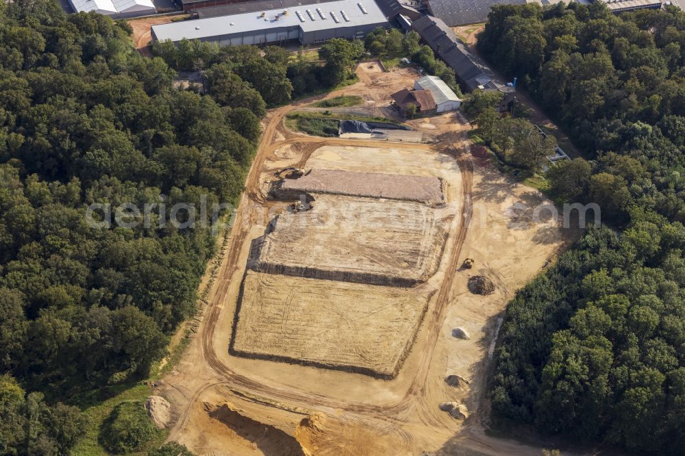 Overhetfeld from above - Buildings and production halls on the factory premises of Roeben Tonbaustoffe GmbH on Swalmener Strasse in Overhetfeld in the federal state of North Rhine-Westphalia, Germany