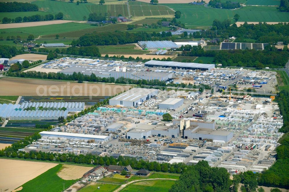 Aerial photograph Kevelaer - Building and production halls on the premises of Redsun GmbH & Co. KG on Delbrueckstrasse in Kevelaer in the state North Rhine-Westphalia, Germany