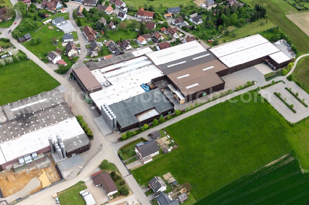 Aerial photograph Alpirsbach - Building and production halls on the premises of Saier Verpackungstechnik in Alpirsbach in the state Baden-Wurttemberg, Germany