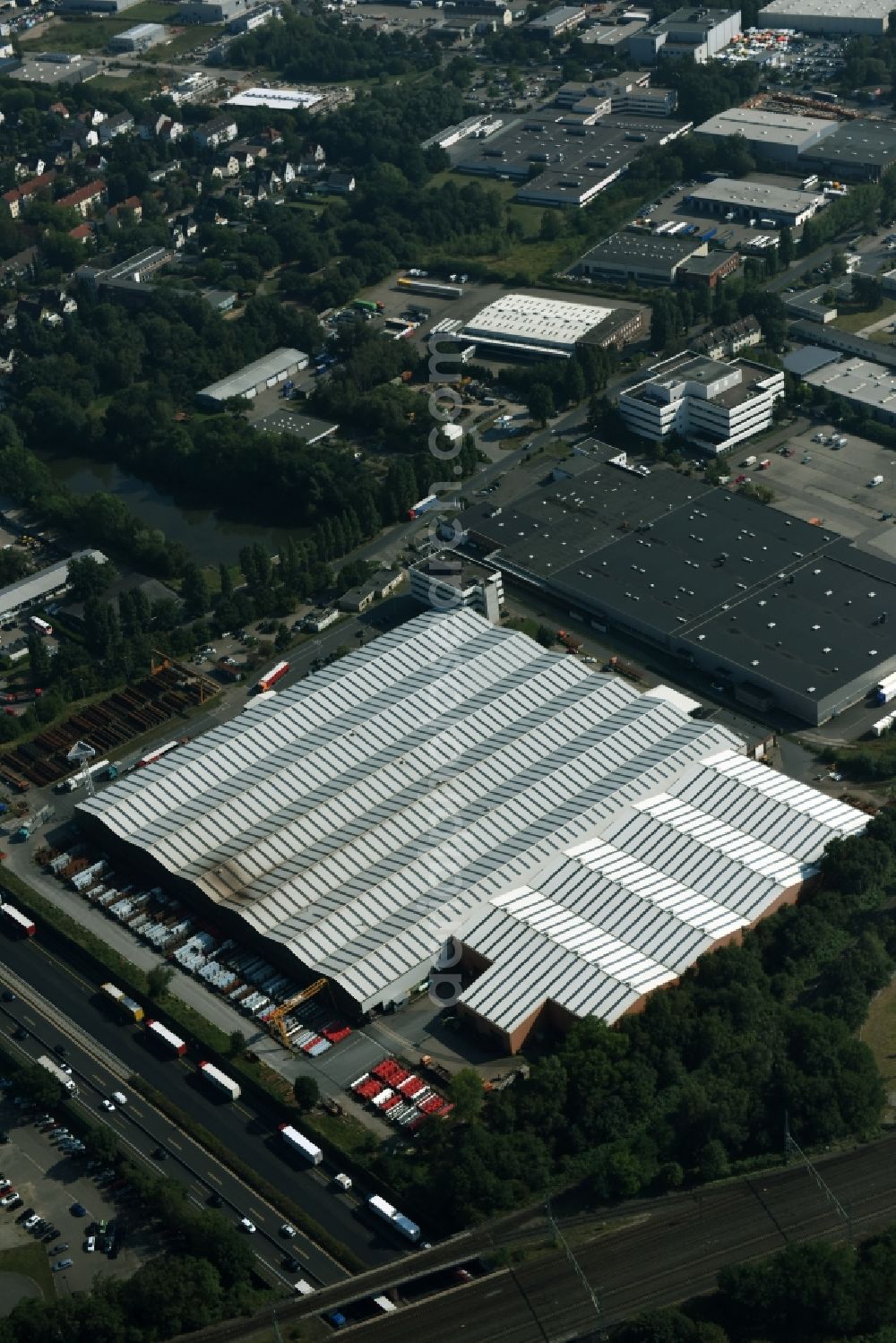 Aerial photograph Hannover - Building and production halls on the premises of Salzgitter Stahlhandel GmbH on the Wiesenauer Strasse in Hannover in the state Lower Saxony