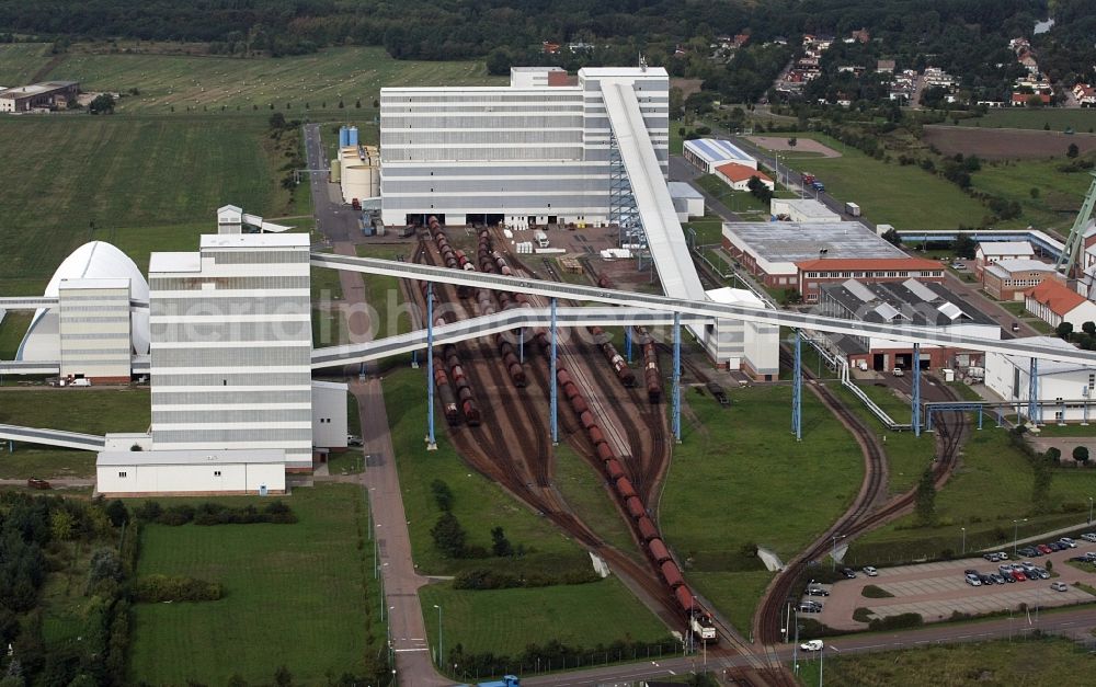 Aerial photograph Bernburg (Saale) - Building and production halls on the premises of Salzwerk Bernburg Esco on Kustrenaer Weg in Bernburg (Saale) in the state Saxony-Anhalt, Germany