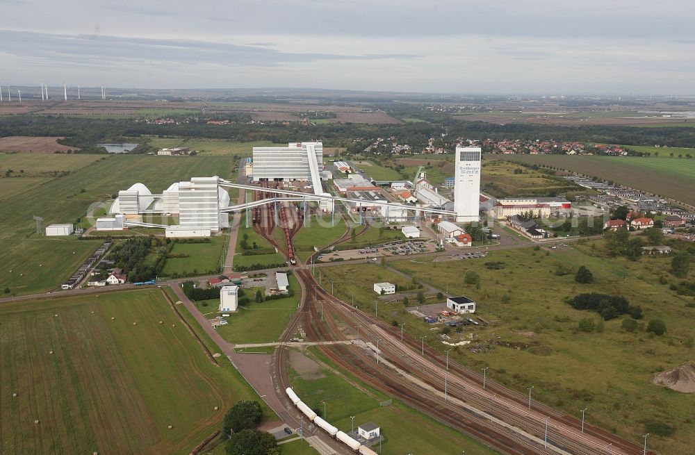 Bernburg (Saale) from above - Building and production halls on the premises of Salzwerk Bernburg Esco on Kustrenaer Weg in Bernburg (Saale) in the state Saxony-Anhalt, Germany