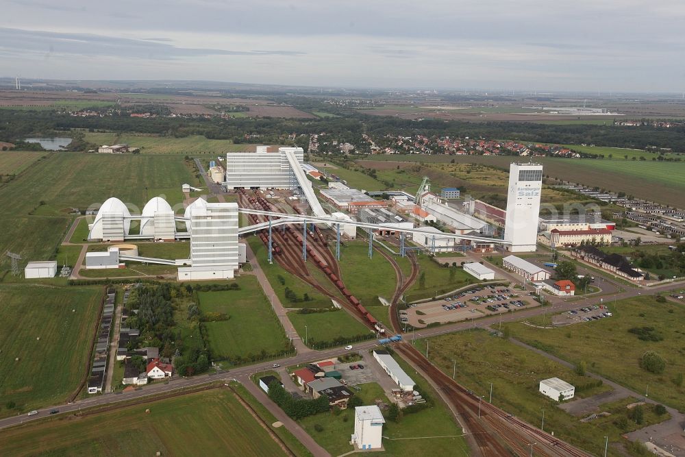 Bernburg (Saale) from the bird's eye view: Building and production halls on the premises of Salzwerk Bernburg Esco on Kustrenaer Weg in Bernburg (Saale) in the state Saxony-Anhalt, Germany