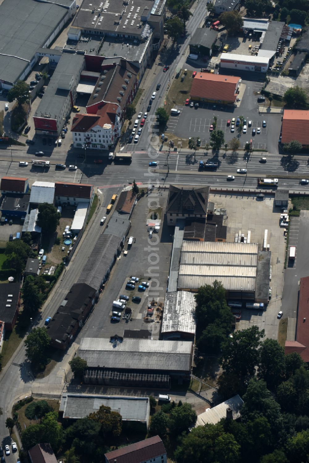 Aerial image Berlin - Building and production halls on the premises of Schilkin GmbH & Co. KG in Alt-Kaulsdorf in the district Kaulsdorf in Berlin