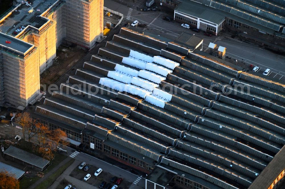 Aerial photograph Berlin - Building and production halls on the premises of Schindler Deutschland AG & Co. KG on Schindler-Platz in the district Mariendorf in Berlin, Germany