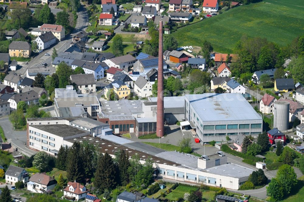 Stammbach from the bird's eye view: Building and production halls on the premises of E. Schoepf GmbH & Co KG on Rathausstrasse in Stammbach in the state Bavaria, Germany